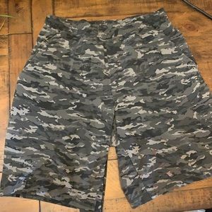Lululemon men’s camo shorts